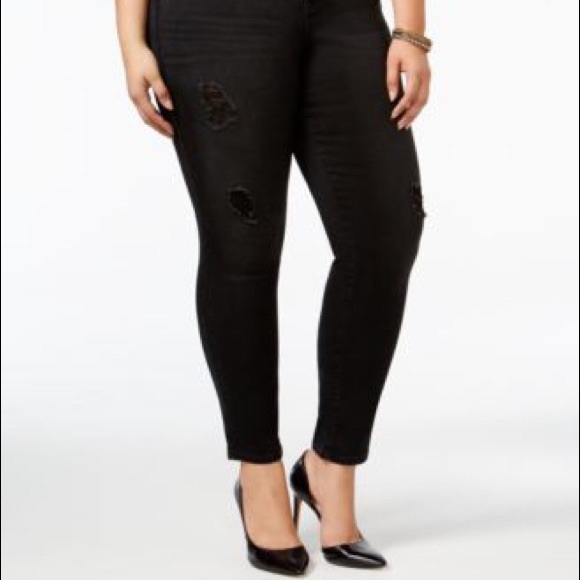 American Rag 🎄HP🎄 Trendy distressed Jeans Plus - Picture 2 of 4